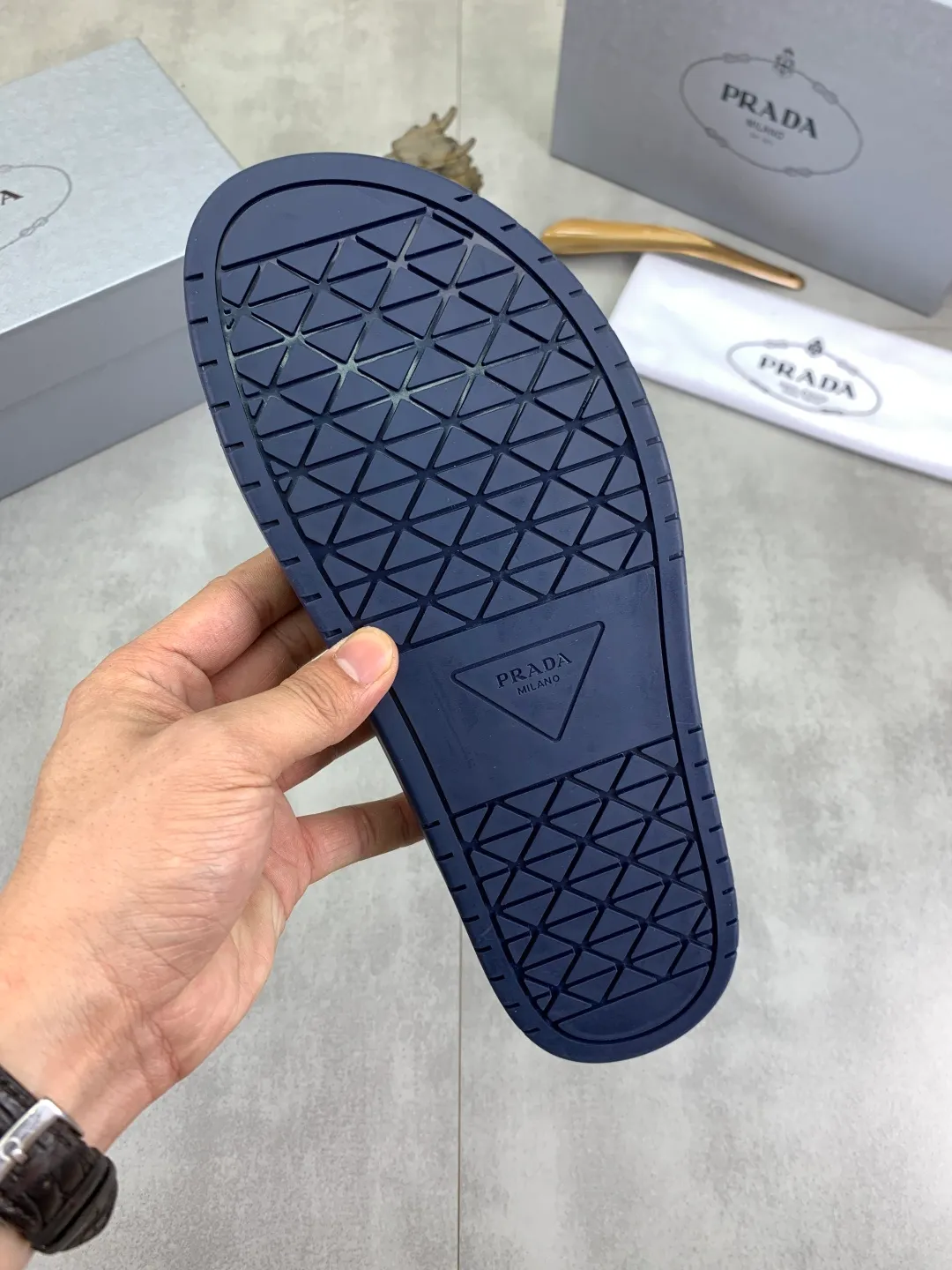 Men's shoes 💰P340💰【New style】🎁🎁🎁 PRADA Prada's new casual slippers, original official website, perfect workmanship, transmitting a kind of noble luxury, sublimating its definition of luxury in Prada's high-end extraordinary craftsmanship. Original combination outsole, code number: 38-44 (45 customized) Multiple colors 🉑️ to choose from